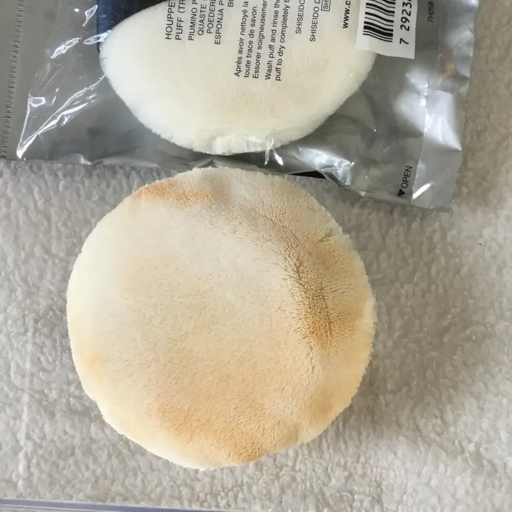 Clé de Peau Beauté Translucent Loose Powder Puff
